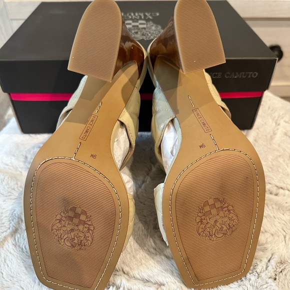 Vince Camuto VC-Renneya; Color Bone Baby Sheep - Picture 3 of 4